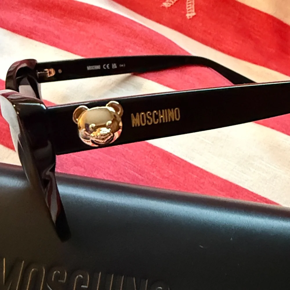 Moschino Teddy Bear Collection MOS122S Black Cat-Eye Sunglasses NIC